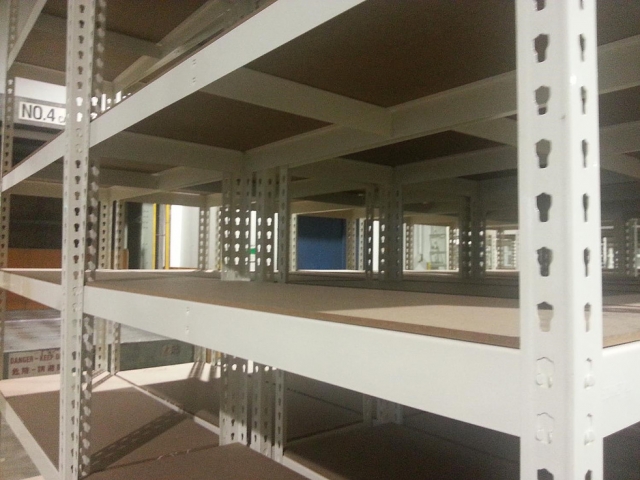 BOLTLESS SHELVING SYSTEM